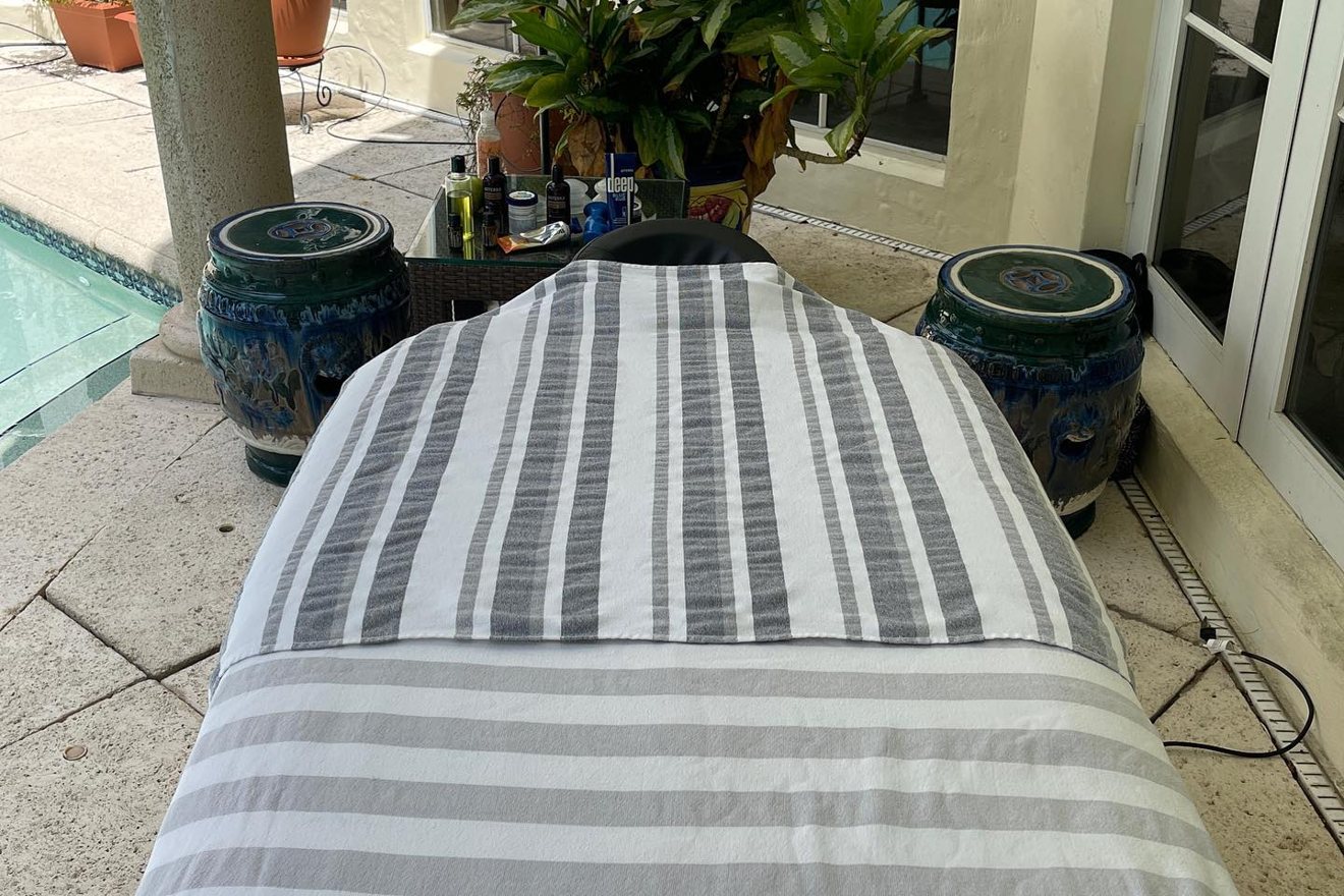 What to prepare at home for a mobile massage (it is less than you think)